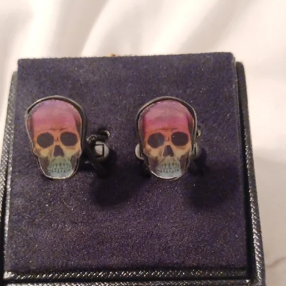 Paul Smith Black and Brown Skull Cuff Links - Picture 2 of 4